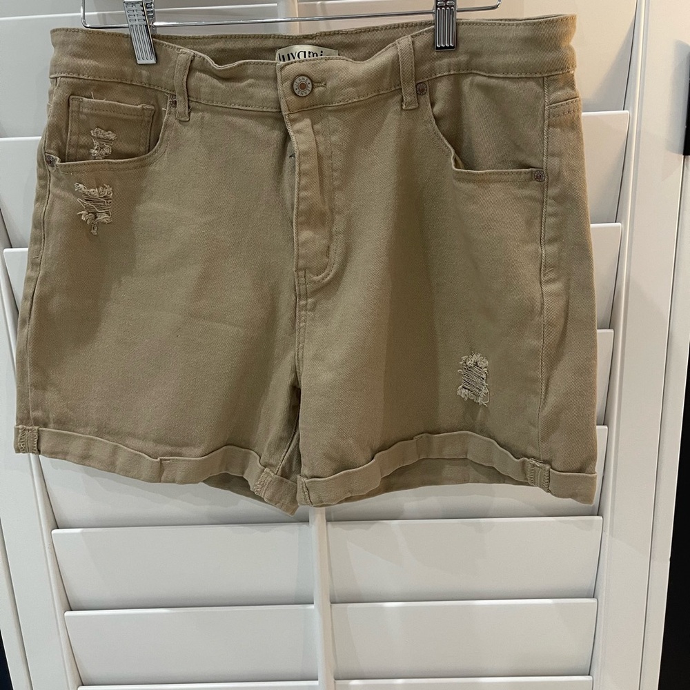 Tan Cargo Shorts with Distressed Look‎
